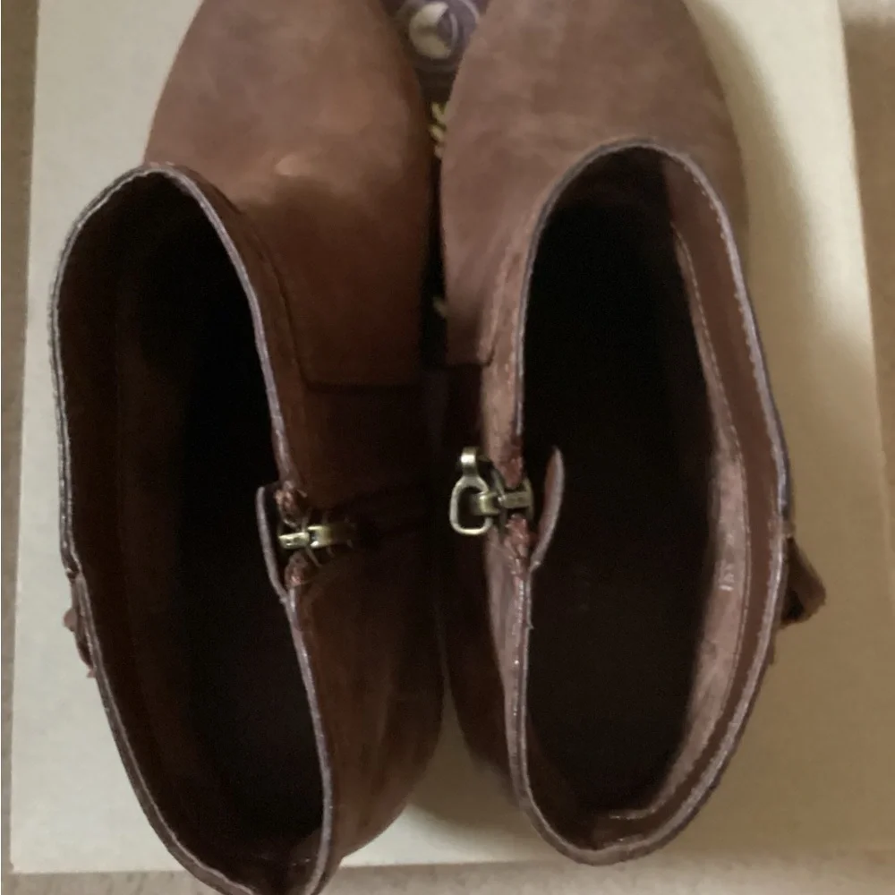 ♦️ CLARKS Artisan Leather Ankle Boots Sz 6 EUC fringe western bootie brown